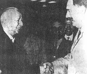 Saroyan shaking hands with Turkey's veteran statesman Ismet Inonu